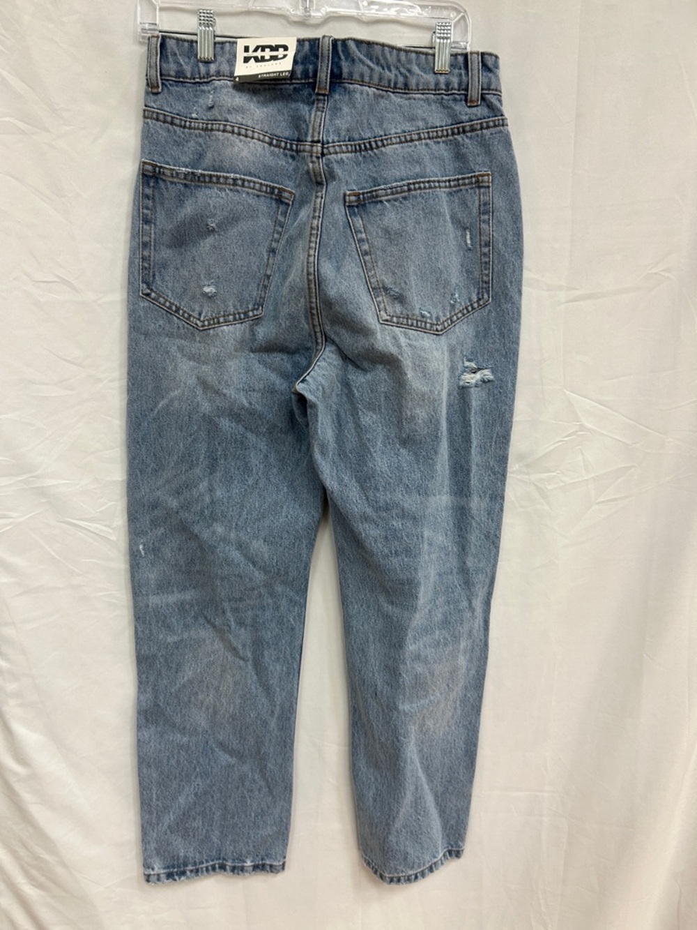 l KBB by KAHLANA Women's Mid-Rise Tapered
Leg 'The Dylan Jean' - Light Wash - Picture 6 of 6